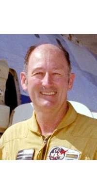 Fitzhugh L. Fulton, American NASA research pilot., dies at age 89